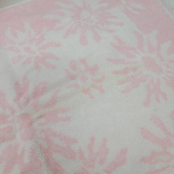 2 PC Vintage Floral Towels Cotton Pink Polka Dots MCM Retro 60s 70s Flaw - Picture 3 of 4